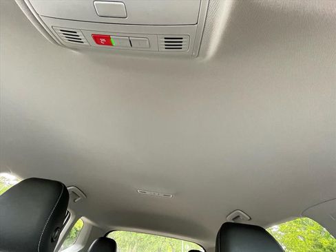 New 2026 Volkswagen Taos SE FWD image 5
