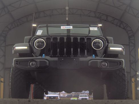 Used 2023 Jeep Wrangler Unlimited w/ Sun & Screen Package AWD/4WD image 12