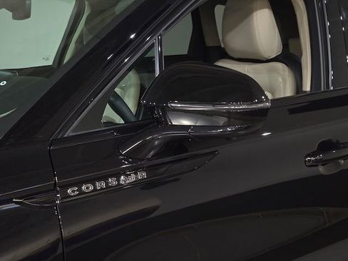 New 2025 Lincoln Corsair Reserve w/ Equipment Group 202A AWD/4WD image 11