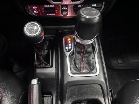 Used 2021 Jeep Wrangler Unlimited Rubicon AWD/4WD image 15