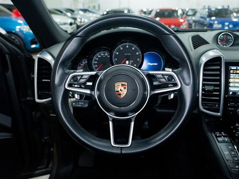 Used 2016 Porsche Cayenne image 39