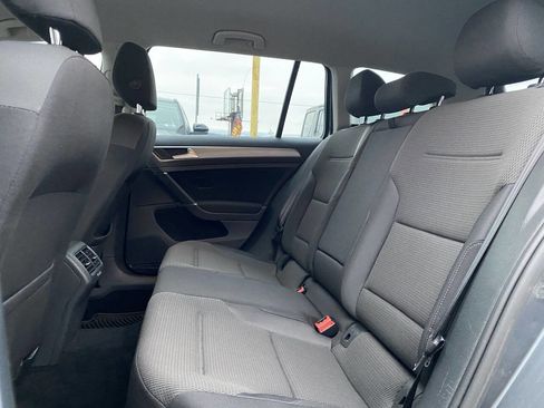 Used 2017 Volkswagen Golf S image 15