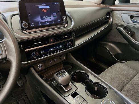 Used 2023 Nissan Rogue SV image 25