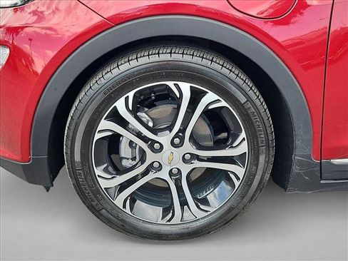 Used 2019 Chevrolet Bolt Premier w/ Infotainment Package FWD image 30