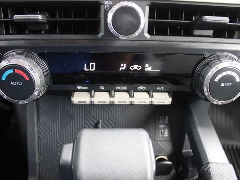 Used 2024 Toyota Tacoma TRD Sport AWD/4WD image 44