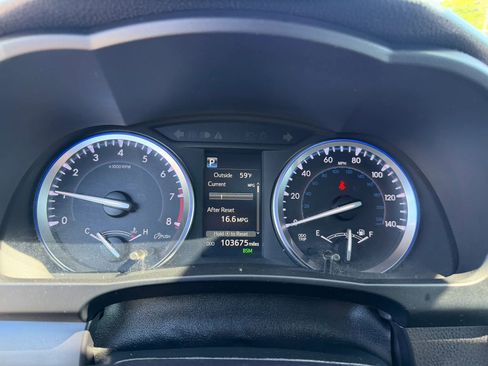 Used 2017 Toyota Highlander XLE AWD/4WD image 30