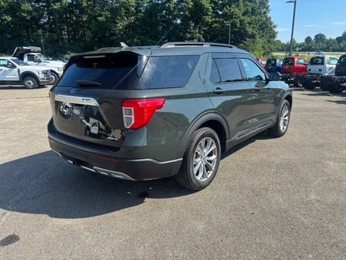 Used 2024 Ford Explorer XLT w/ Equipment Group 202A AWD/4WD image 5