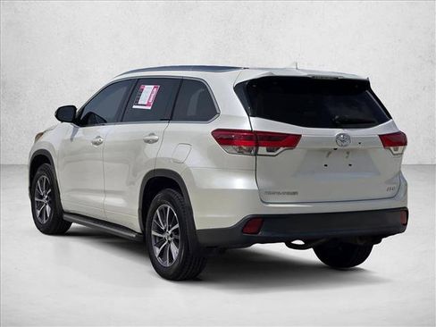Used 2018 Toyota Highlander XLE FWD image 8