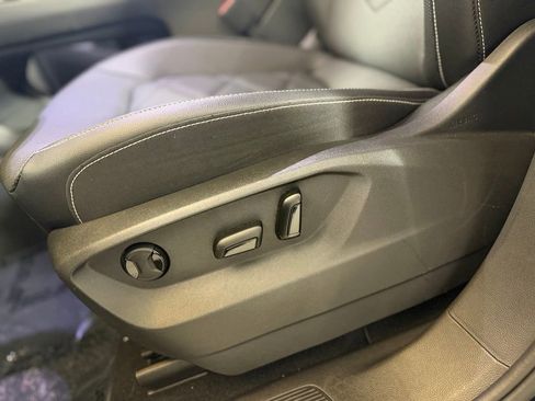 Used 2025 Volkswagen Atlas SE image 17