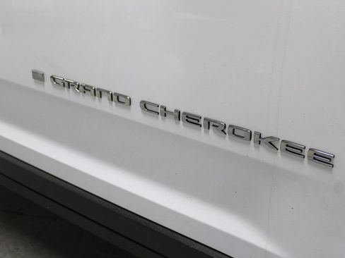 Used 2022 Jeep Grand Cherokee Limited w/ MOPAR Finishing Package AWD/4WD image 40