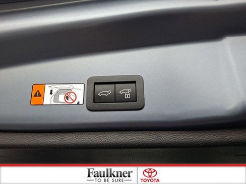 Certified 2025 Toyota Corolla Cross XLE image 29