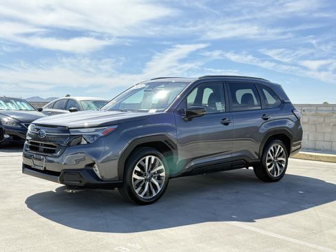 Used 2025 Subaru Forester Touring AWD/4WD image 8