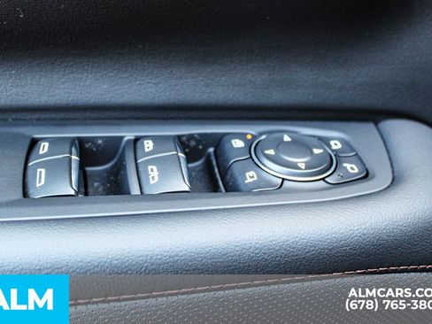 Used 2025 Chevrolet Suburban High Country image 43