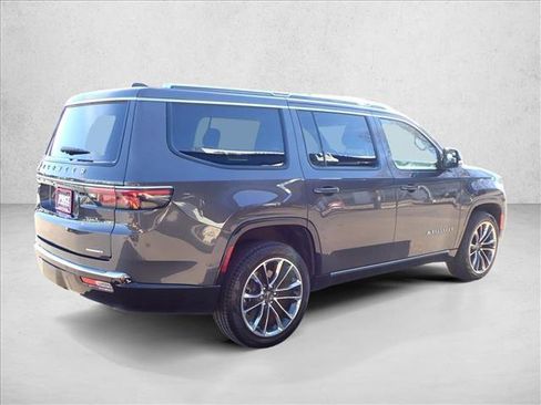 Used 2024 Jeep Wagoneer Series III w/ Premium Group I image 4