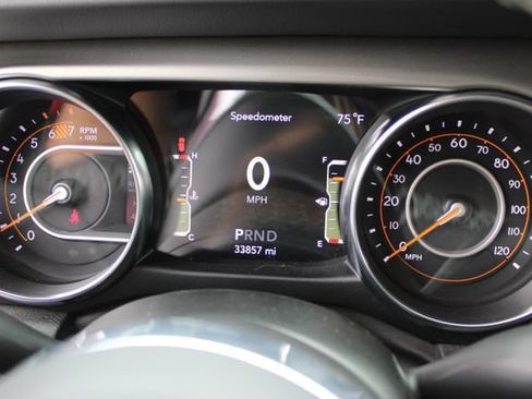 Used 2022 Jeep Wrangler Unlimited Sahara AWD/4WD image 16