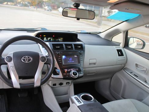 Used 2012 Toyota Prius V Two image 22