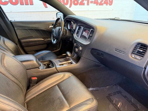 Used 2019 Dodge Charger SXT w/ Blacktop Package image 8