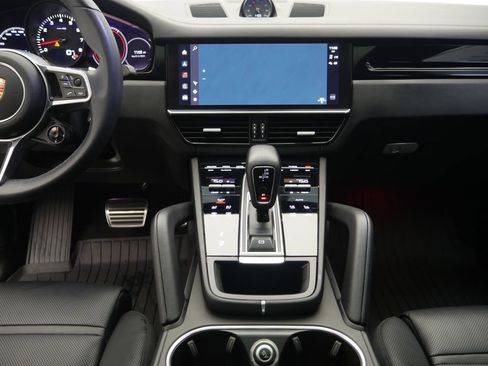 Certified 2023 Porsche Cayenne S AWD/4WD image 31