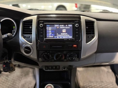 Used 2015 Toyota Tacoma 4x4 Double Cab w/ TRD Off-Road Package image 16