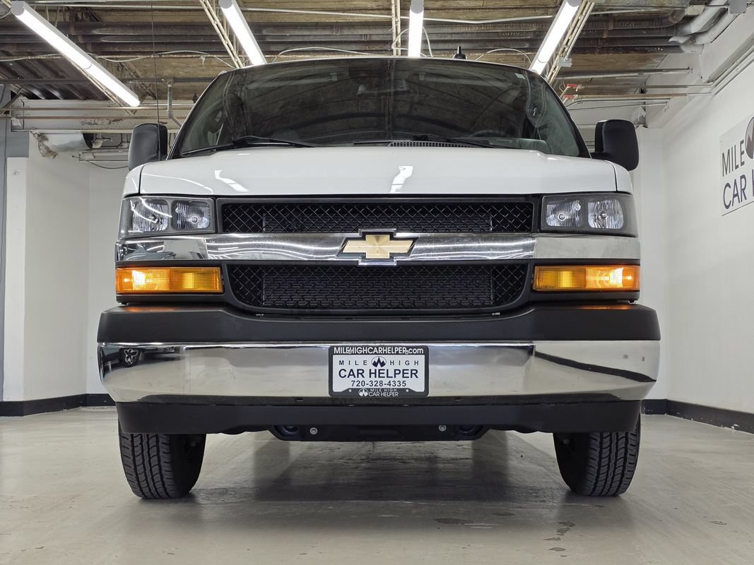 Used 2024 Chevrolet Express 3500 LT w/ LT Preferred Equipment Group RWD image 3