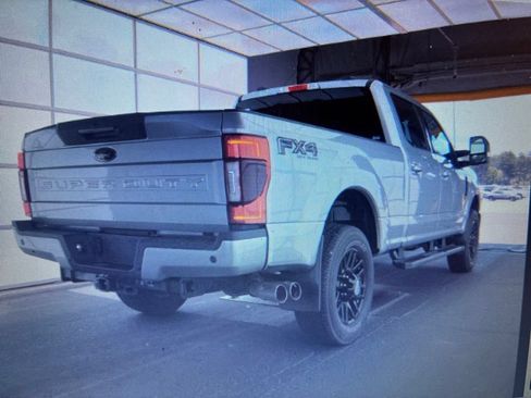 Used 2022 Ford F250 Lariat w/ Black Appearance Package AWD/4WD image 4