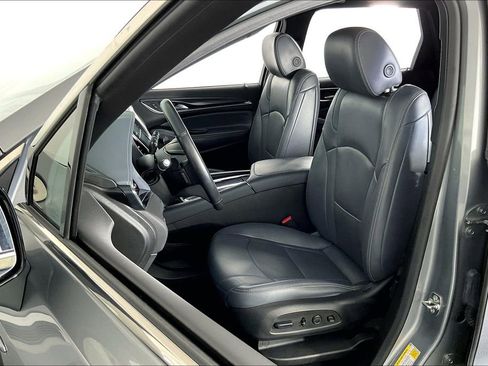 Used 2024 Buick Enclave Premium image 35
