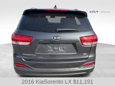 Used 2016 Kia Sorento LX w/ LX Convenience Package image 7