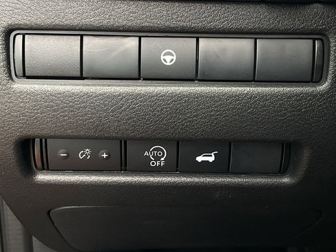 Used 2025 Nissan Rogue SV image 26