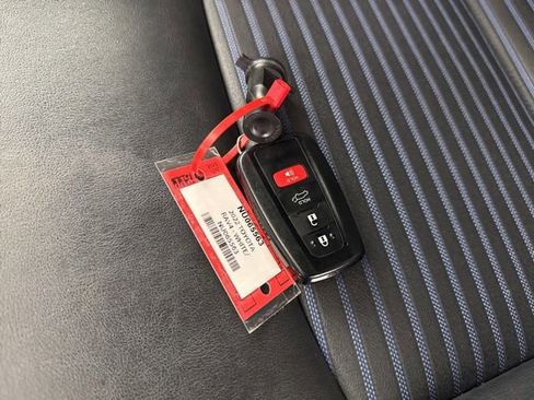 Used 2022 Toyota RAV4 XSE AWD/4WD image 27