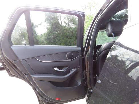 Used 2021 Mercedes-Benz GLC 300 4MATIC image 19