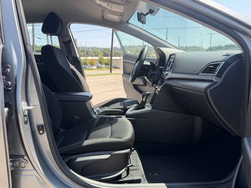Used 2018 Hyundai Elantra SE w/ Cargo Package FWD image 19