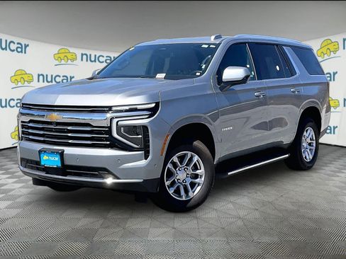 Used 2025 Chevrolet Tahoe LT AWD/4WD image 3