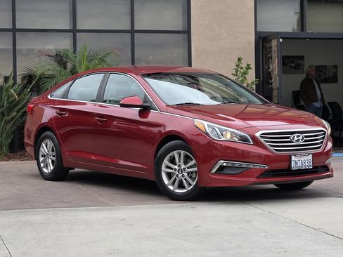 Used 2015 Hyundai Sonata SE image 3