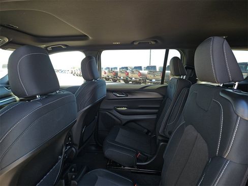 New 2025 Jeep Grand Cherokee L Laredo w/ Luxury Tech Group I image 16