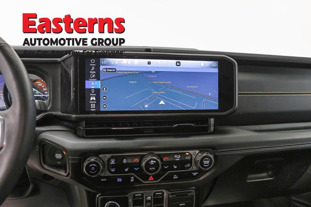 Used 2024 Jeep Wrangler Unlimited Sahara w/ Technology Group AWD/4WD image 12