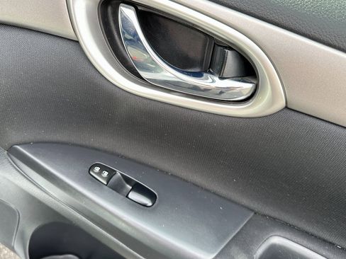 Used 2015 Nissan Sentra S image 18