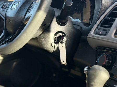 Used 2019 Honda HR-V LX image 34