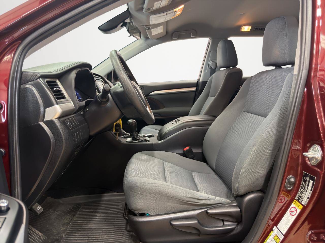 Used 2019 Toyota Highlander LE FWD image 11