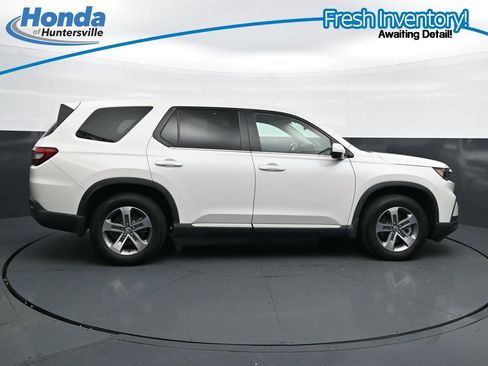 Used 2025 Honda Pilot EX-L image 11