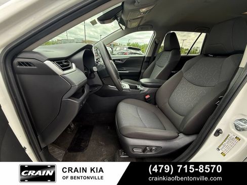 Used 2024 Toyota RAV4 XLE FWD image 22