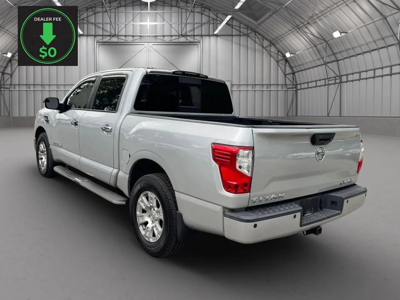 Used 2017 Nissan Titan SV AWD/4WD image 3
