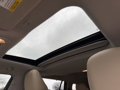 Used 2023 Toyota Highlander XLE image 25