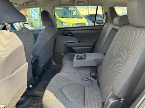 Used 2023 Toyota Highlander L image 34