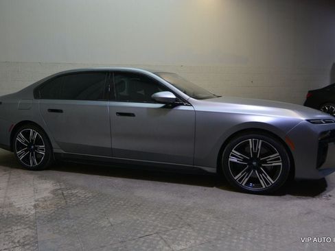 Used 2023 BMW i7 xDrive60 AWD/4WD image 32