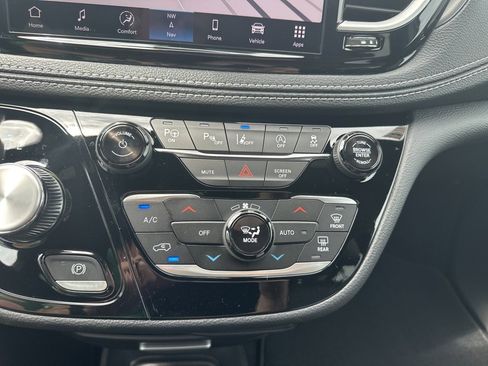 New 2025 Chrysler Pacifica Select w/ Uconnect Theater Family Group image 72