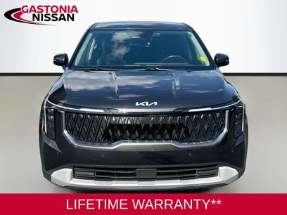 Used 2025 Kia Carnival