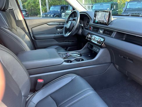 Used 2025 Honda Pilot Elite image 18