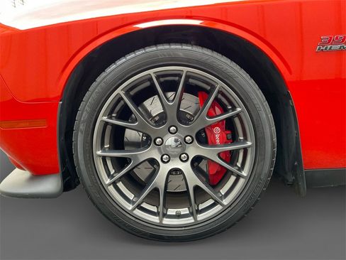 Used 2016 Dodge Challenger SRT w/ Technology Group image 15