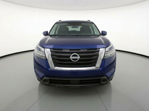 Used 2025 Nissan Pathfinder SV image 2