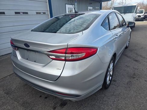 Used 2017 Ford Fusion SE image 5